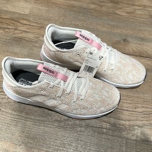 Women’s adidas cloud foam NWT size 9